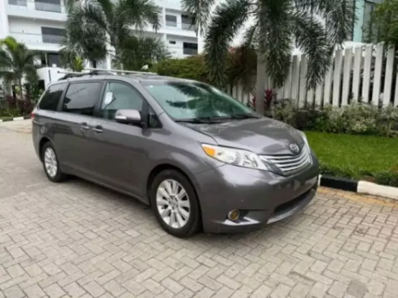 Toyota Sienna   - 2015