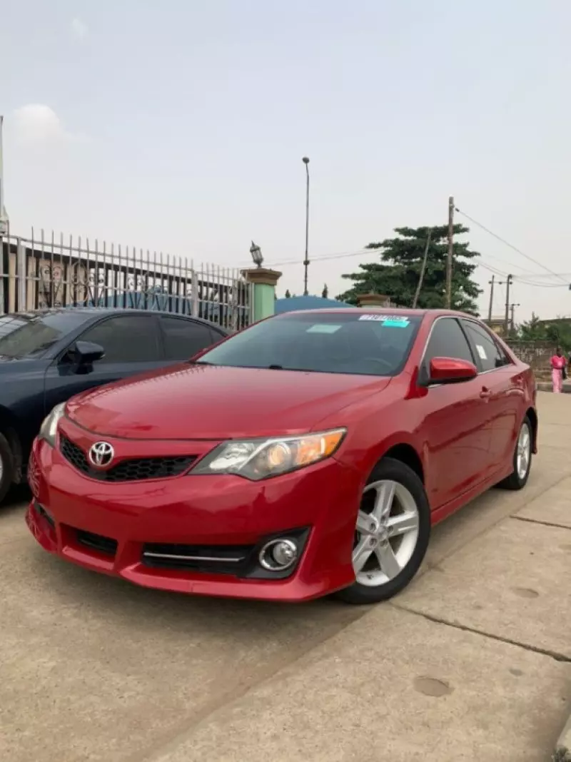 Toyota Camry   - 2014