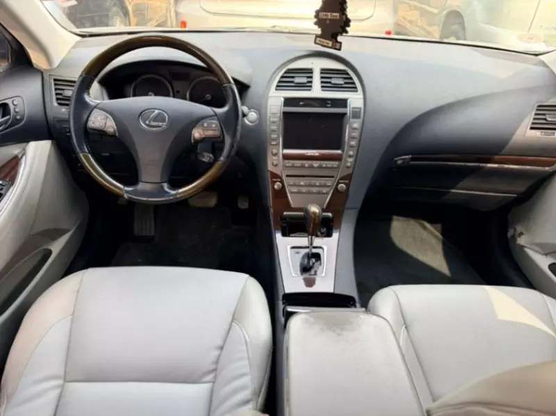 Lexus ES   - 2010