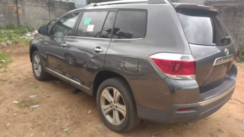Toyota Highlander   - 2013