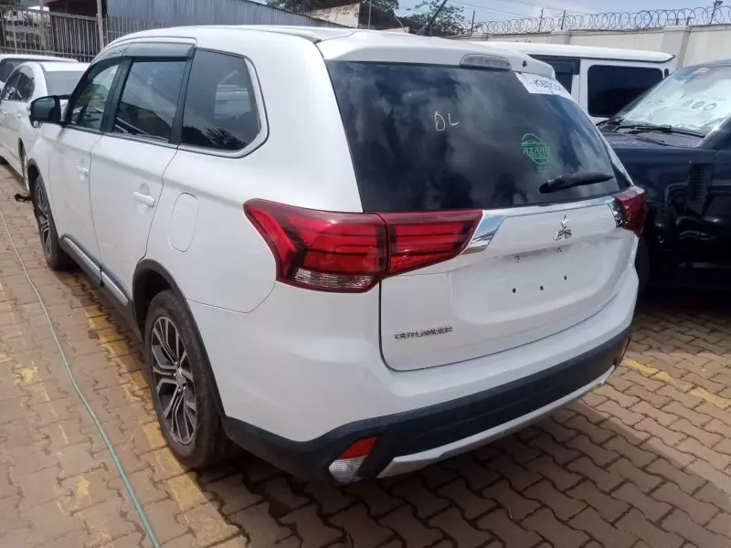 Mitsubishi OUTLANDER   - 2016