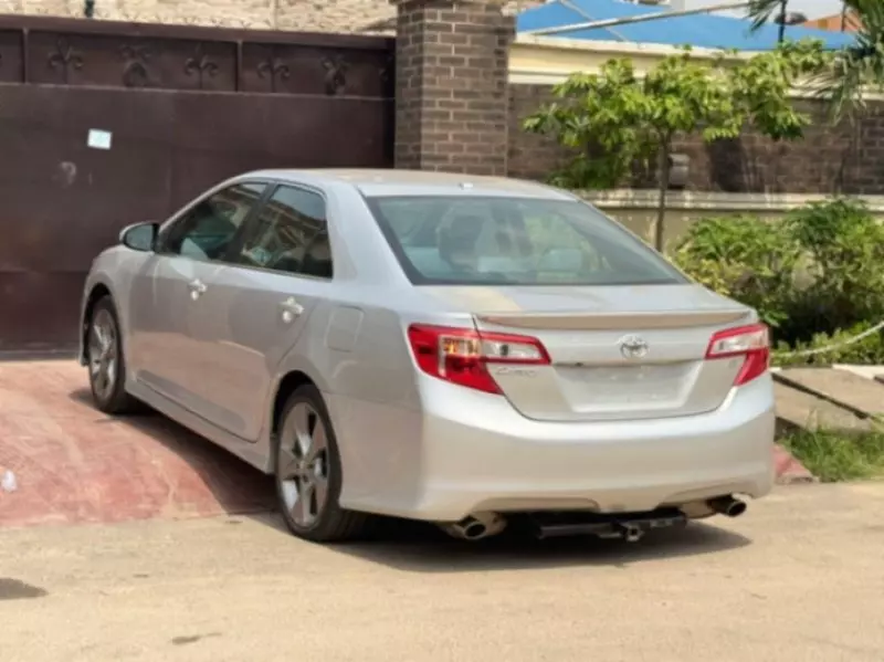 Toyota Camry   - 2013