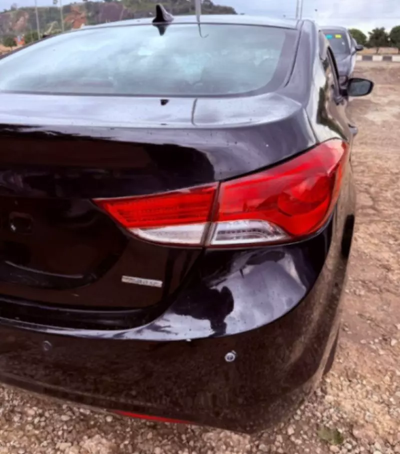 Hyundai Elantra - 2011