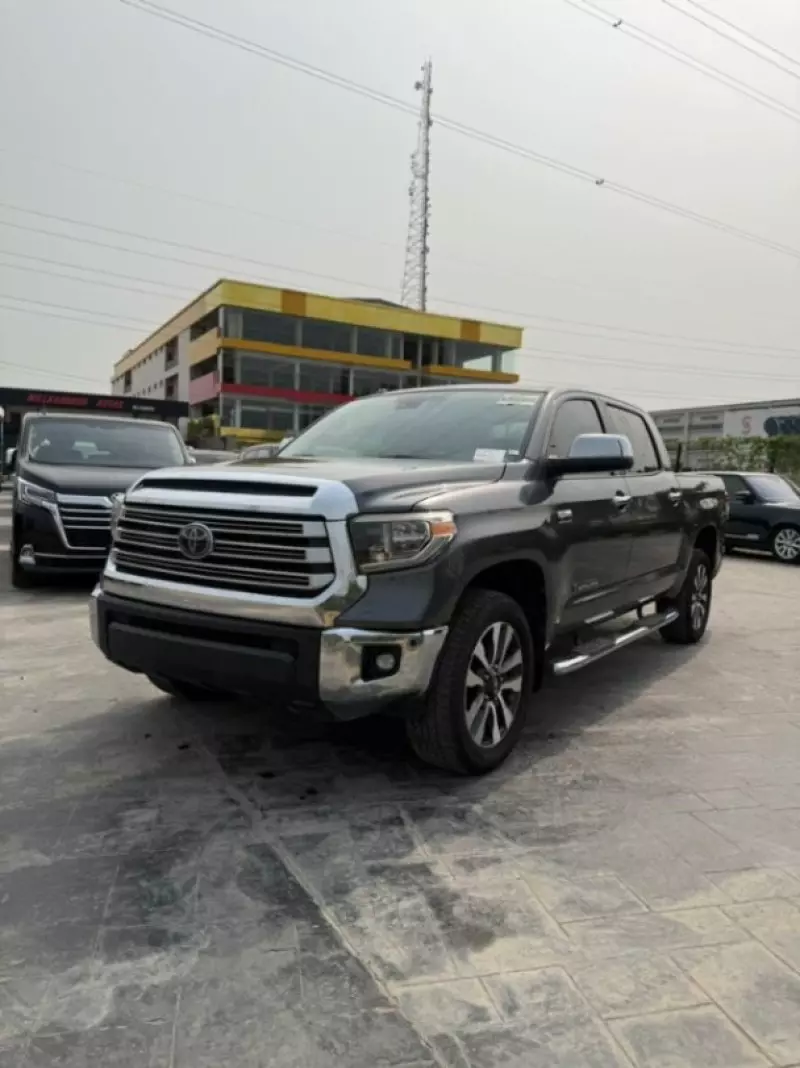 Toyota Tundra   - 2017