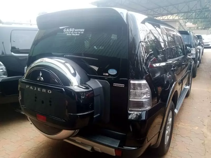 Mitsubishi Pajero   - 2011