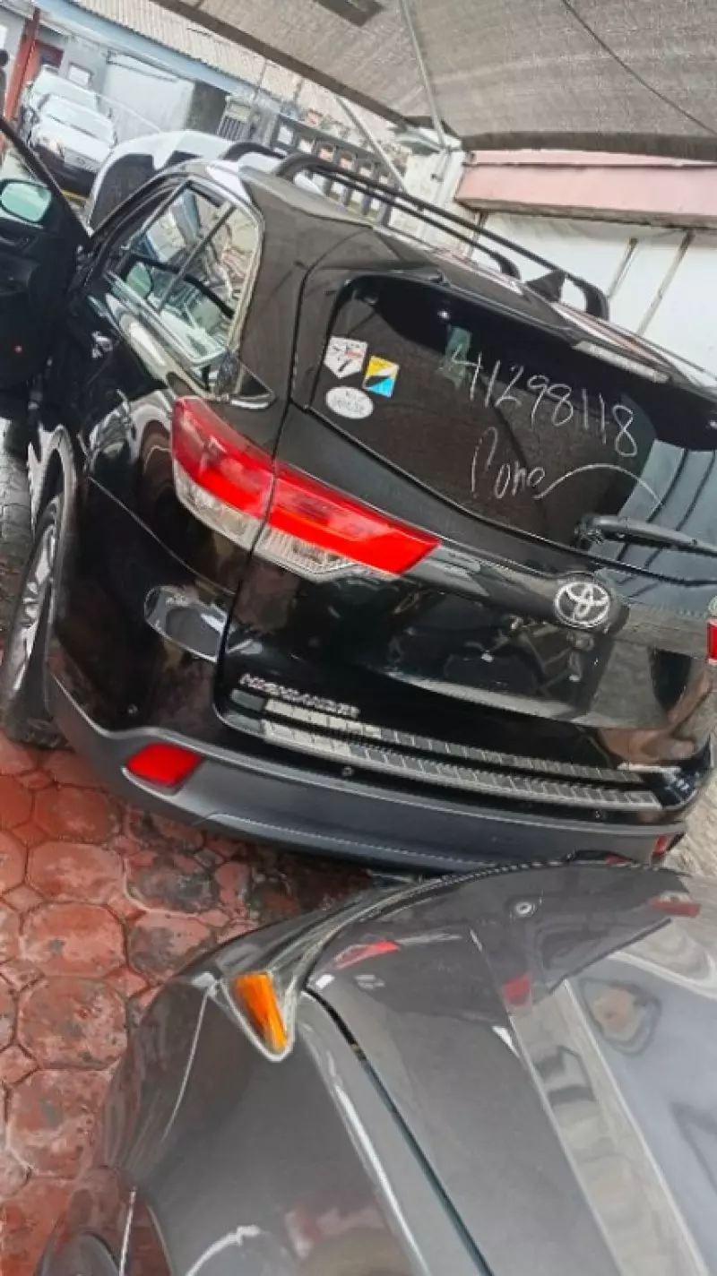 Toyota Highlander   - 2014