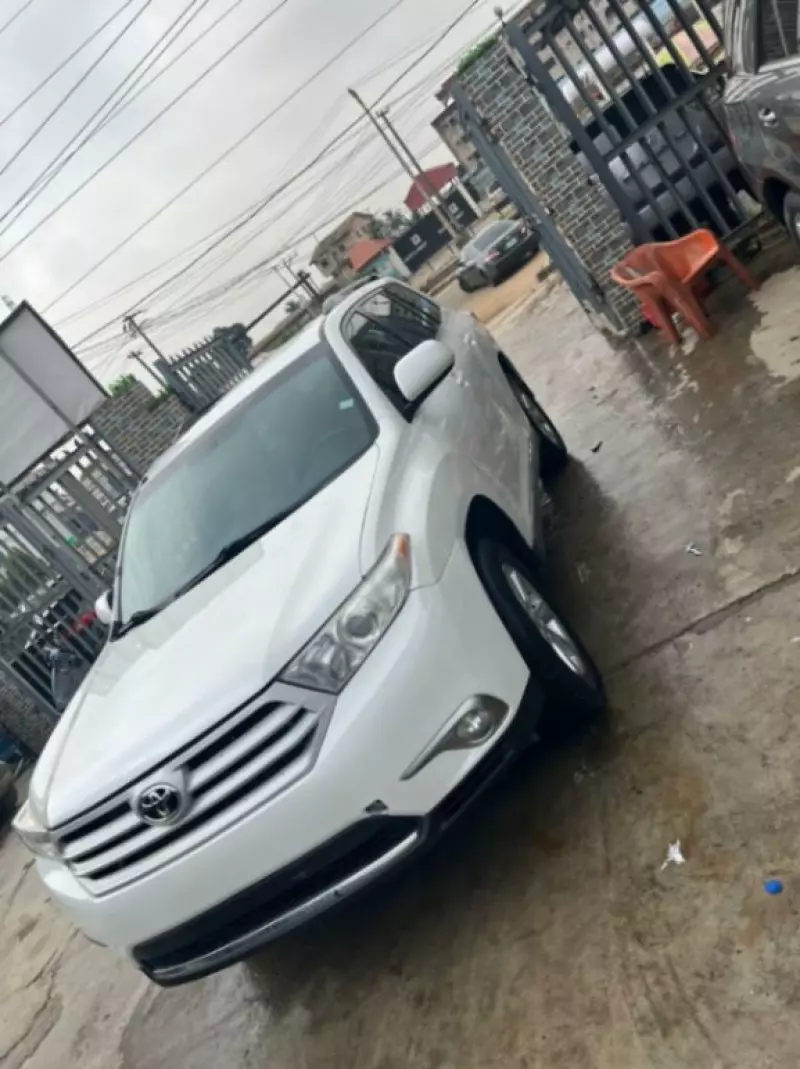 Toyota Highlander   - 2013