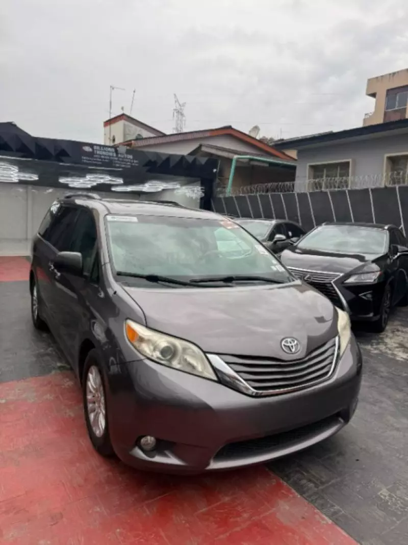 TOYOTA Sienna   - 2017