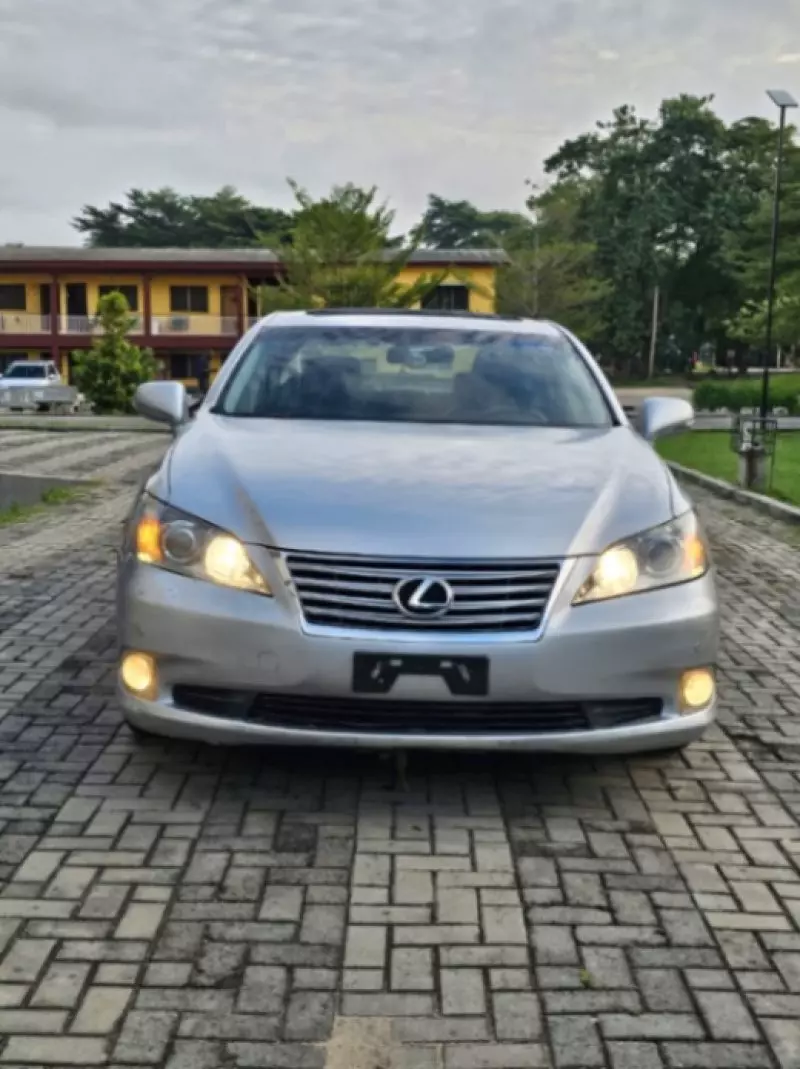 Lexus ES 350   - 2010