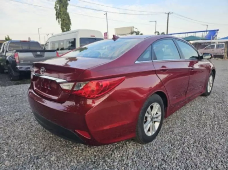 Hyundai Sonata   - 2014
