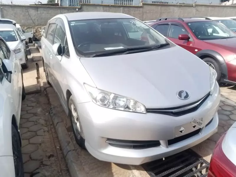 Toyota Wish   - 2013