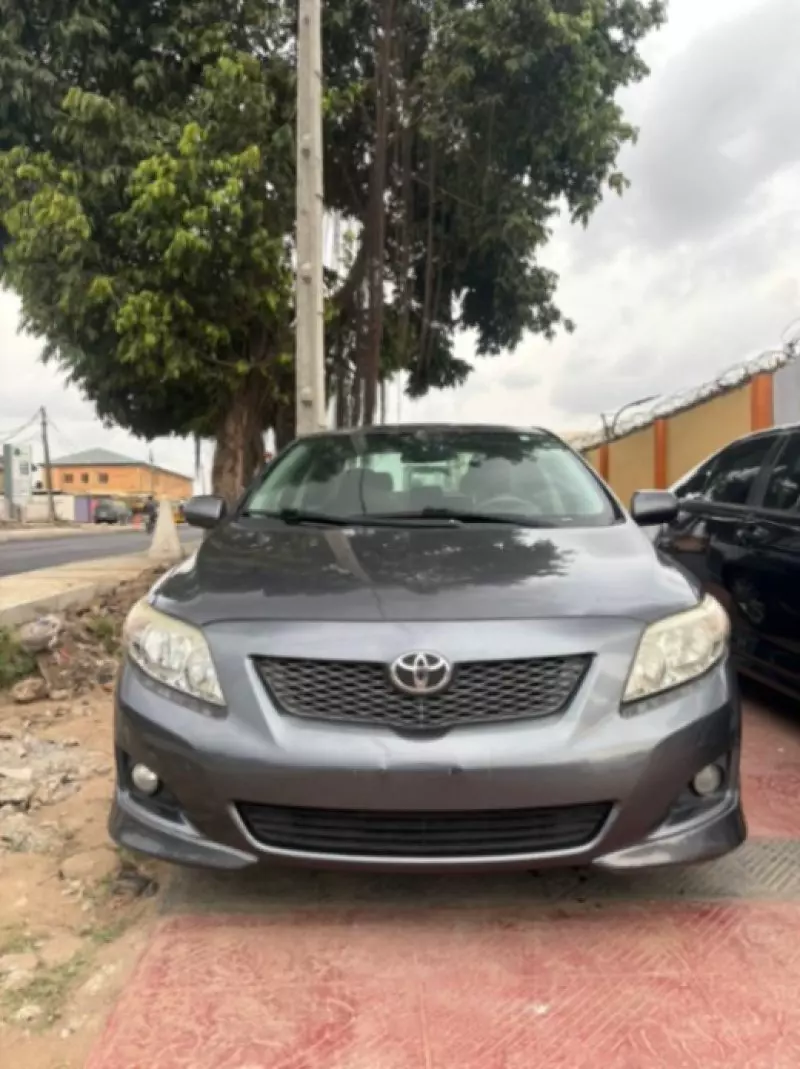 Toyota Corolla   - 2009