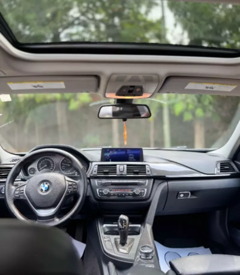 BMW 320i   - 2014