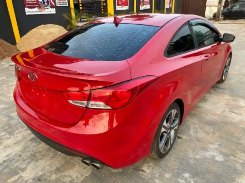 Hyundai Elantra   - 2013