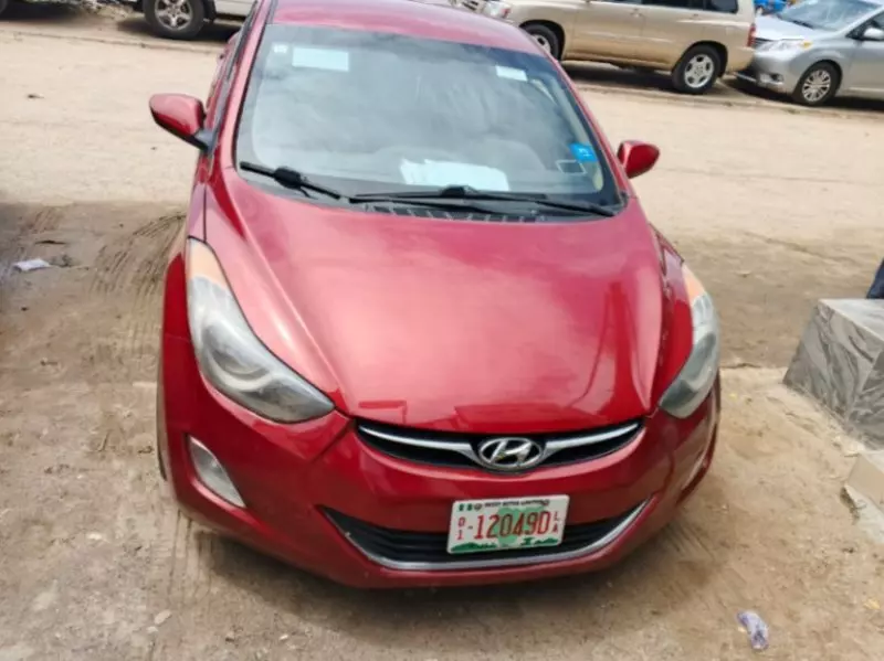 Hyundai Elantra   - 2013