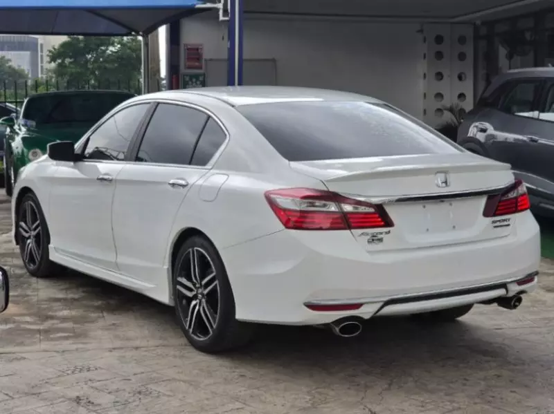 Honda Accord   - 2017
