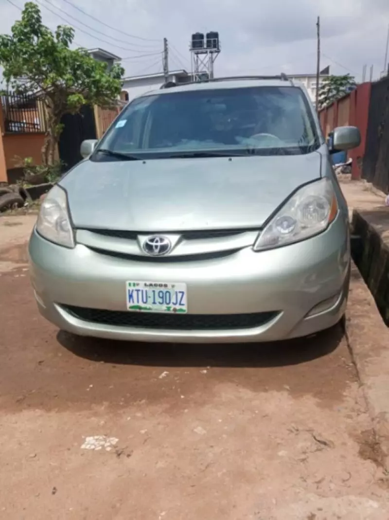 Toyota Sienna   - 2007