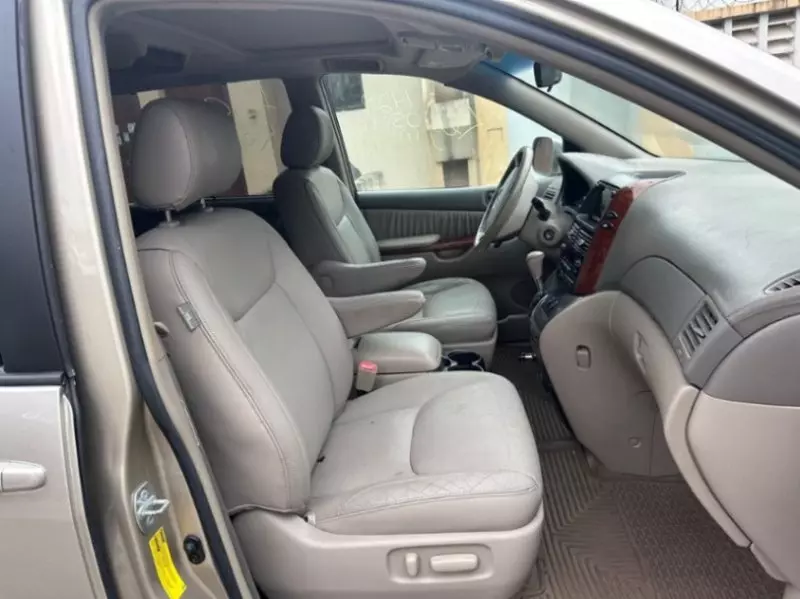 TOYOTA Sienna   - 2005