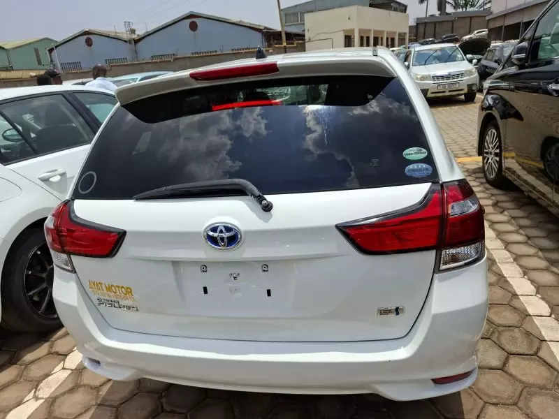 Toyota Fielder hybrid    - 2017