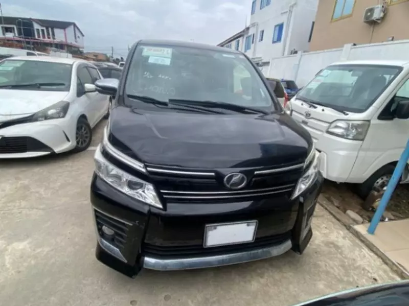 TOYOTA Voxy    - 2016