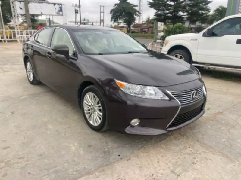 Lexus ES   - 2013