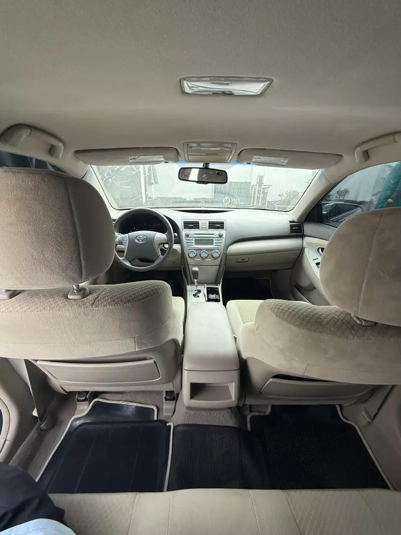 Toyota Camry   - 2009