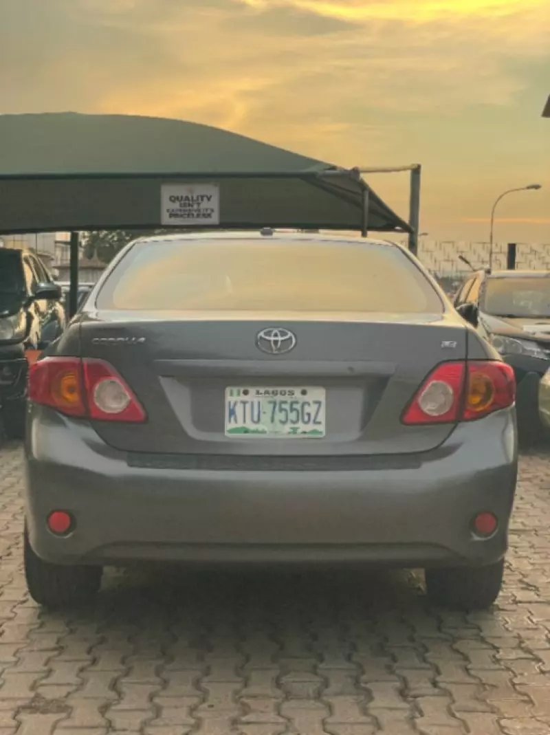Toyota Corolla   - 2009