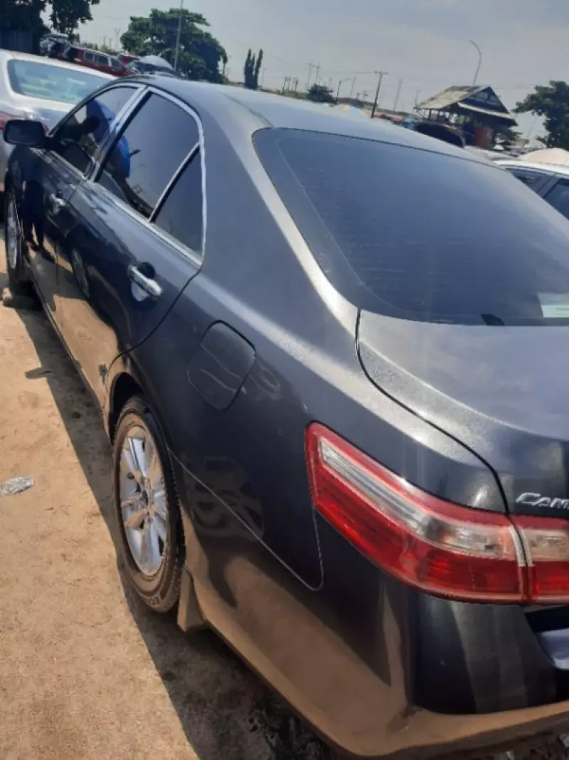 Toyota Camry   - 2009