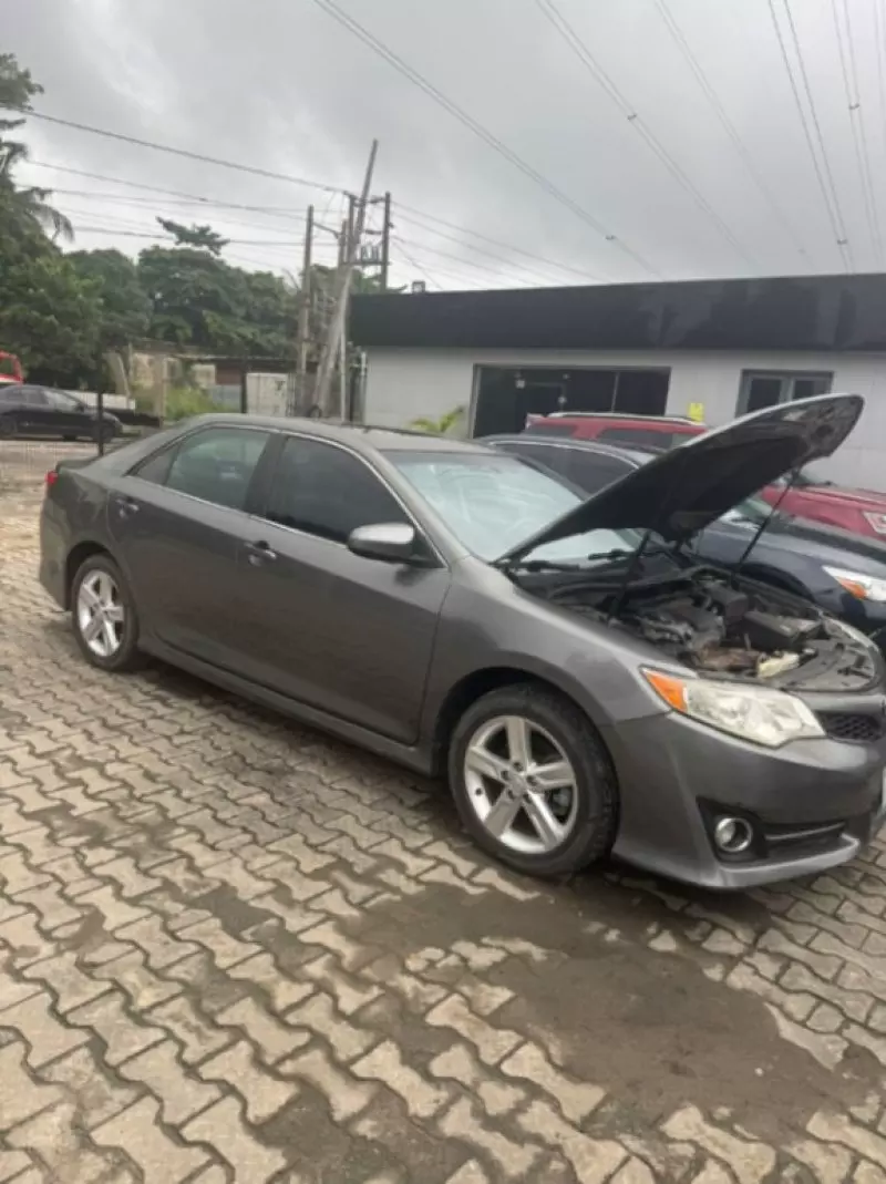 Toyota Camry   - 2012