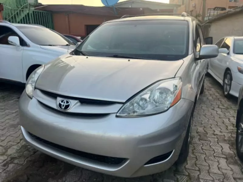 Toyota Sienna   - 2007