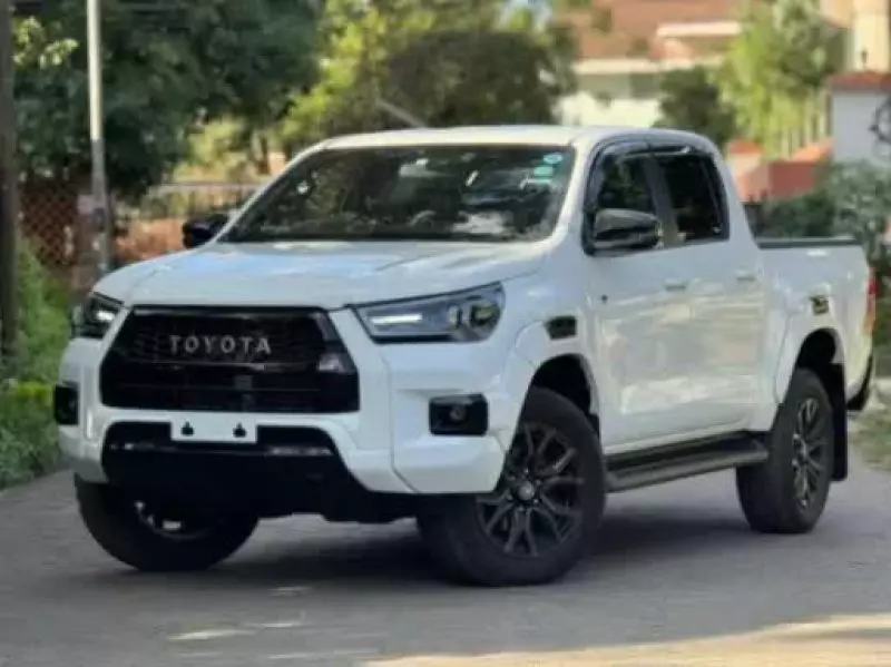 Toyota Hilux   - 2022