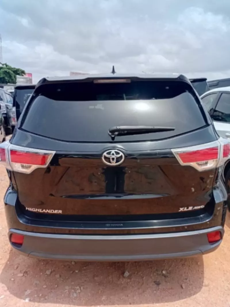 Toyota Highlander   - 2016