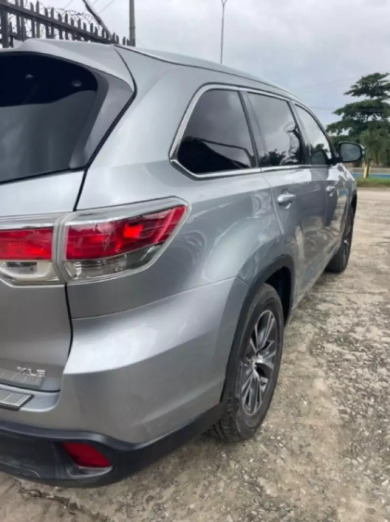Toyota Highlander   - 2015