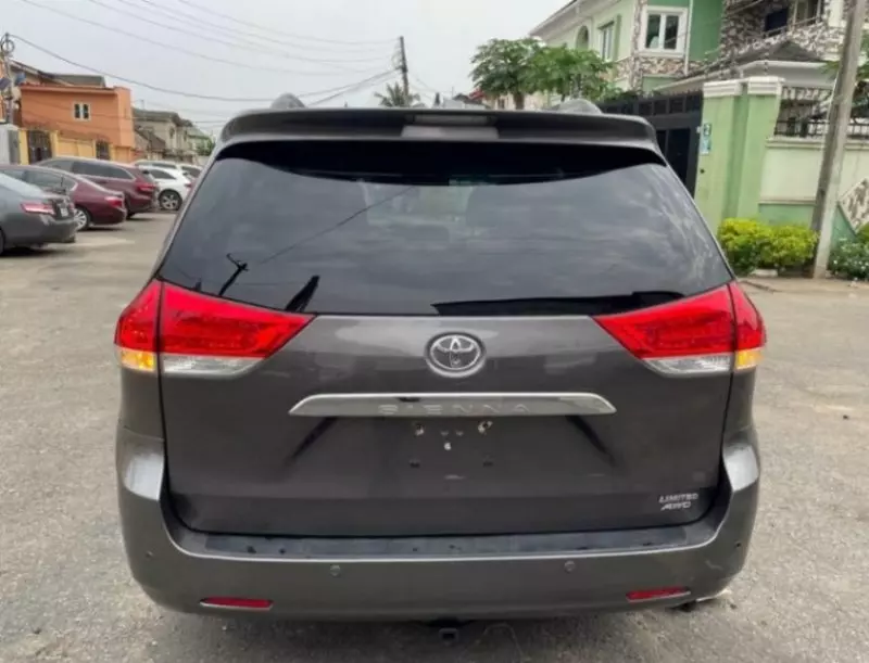 Toyota Sienna   - 2013