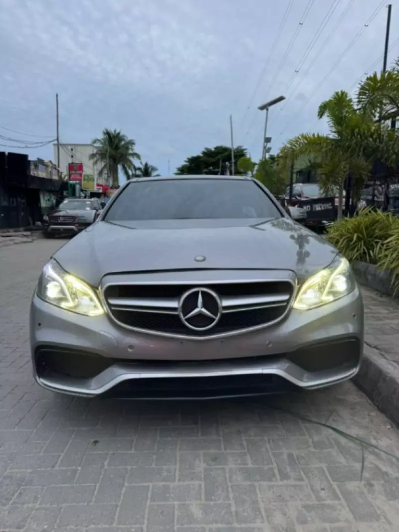 Mercedes-Benz E-Class - 2010