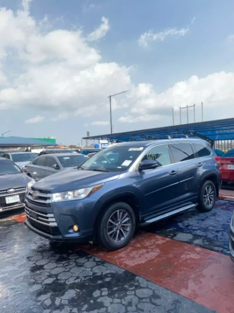 Toyota Highlander   - 2018