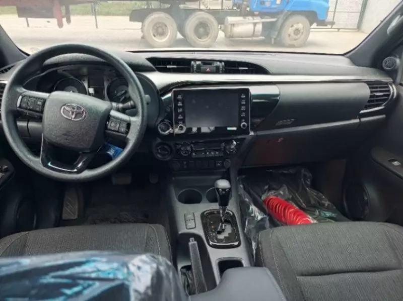 Toyota Hilux   - 2025