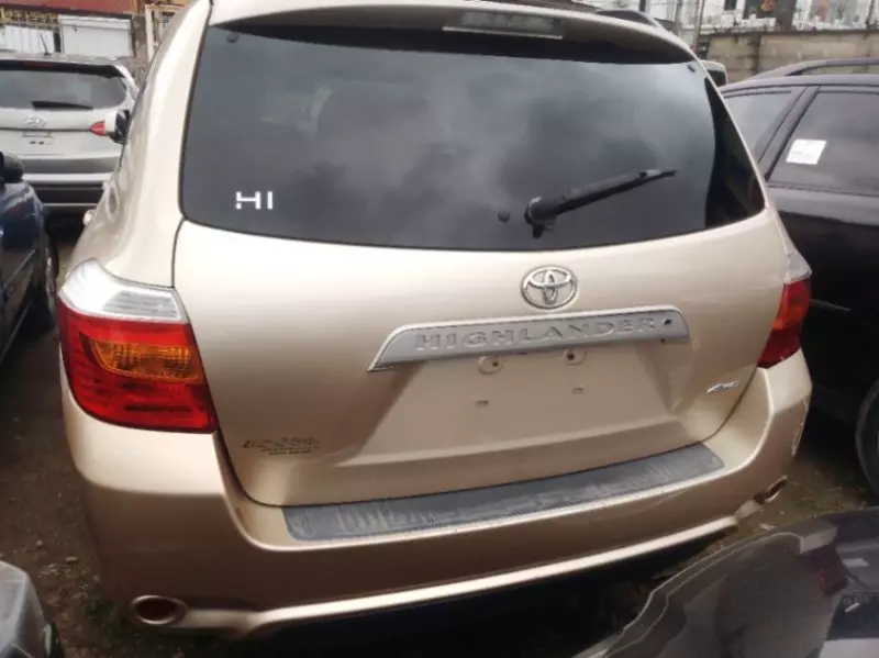 TOYOTA Highlander   - 2010