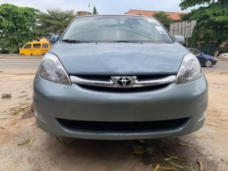 Toyota Sienna   - 2006
