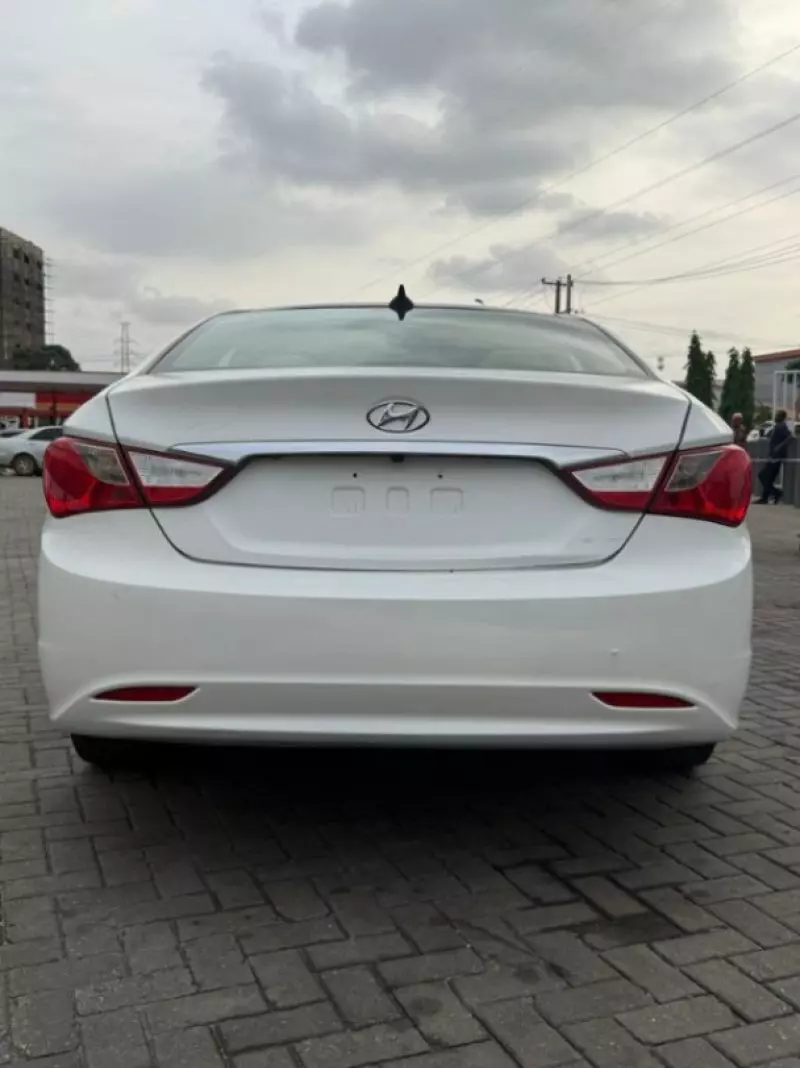 Hyundai Sonata   - 2013