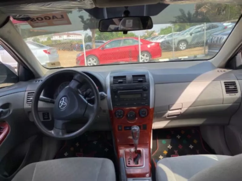 Toyota Corolla   - 2009