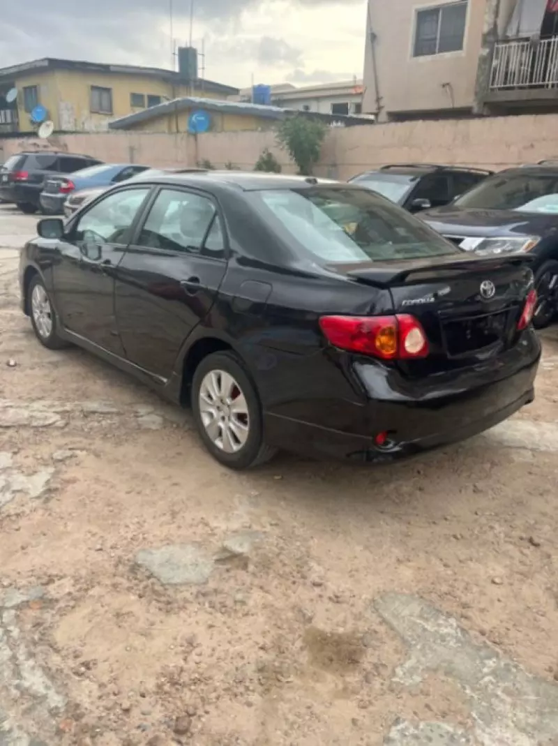 Toyota Corolla   - 2010