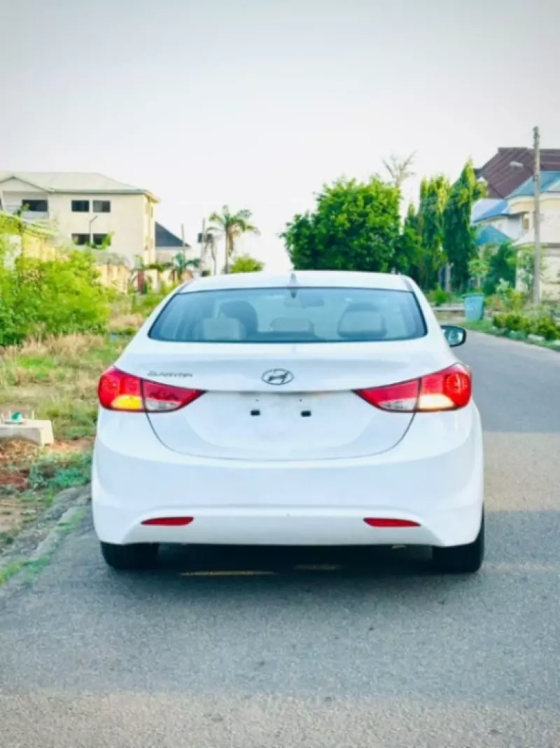 Hyundai Elantra - 2013