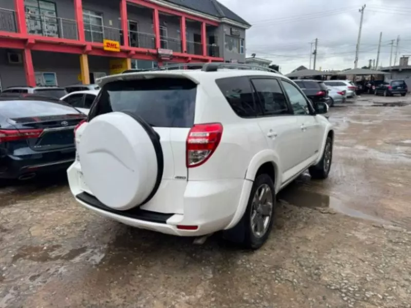 TOYOTA RAV4 - 2010