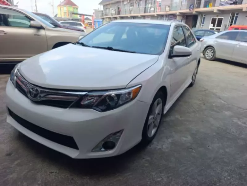 Toyota Camry   - 2014