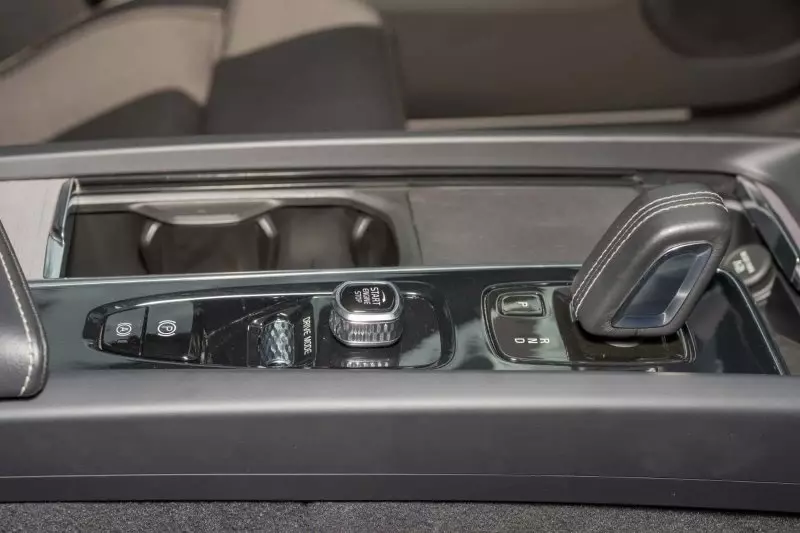 Volvo XC60   - 2021