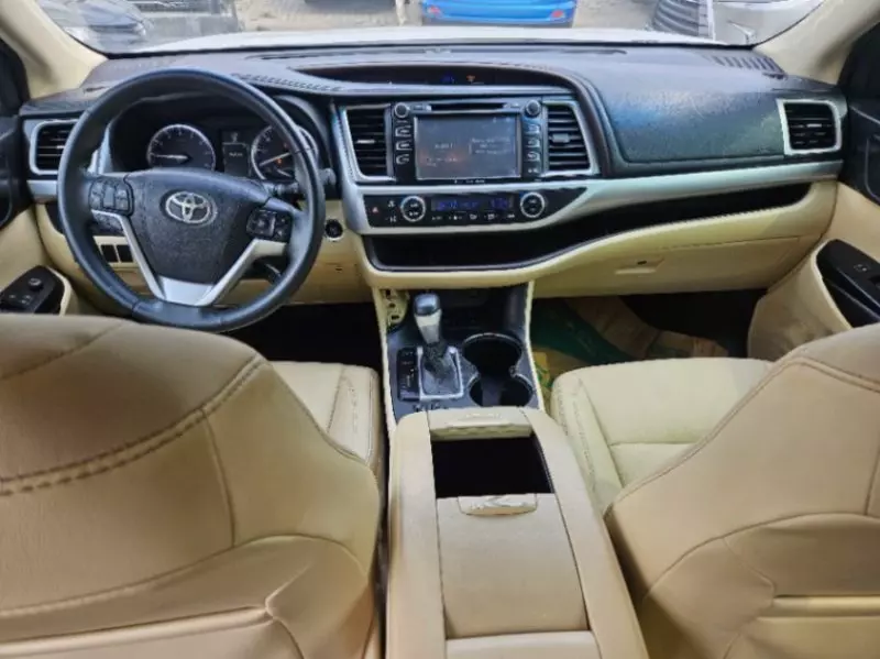 Toyota Highlander   - 2016
