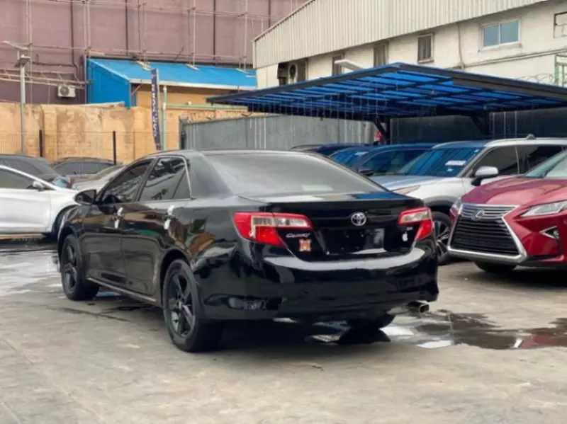 Toyota Camry   - 2012