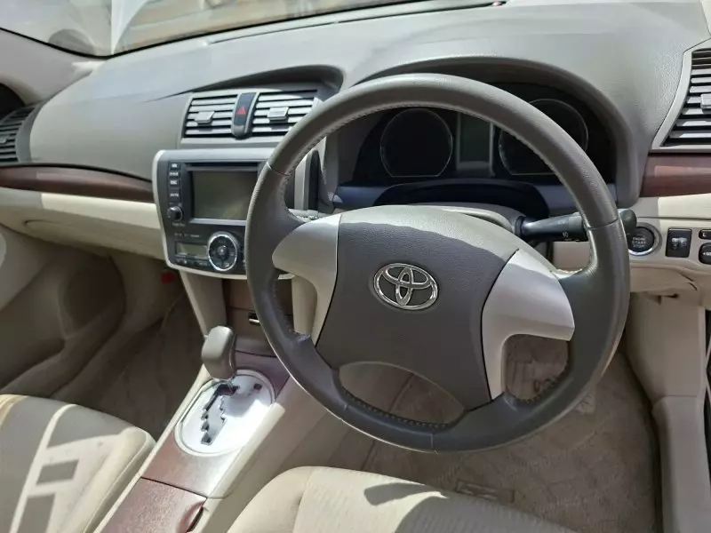 Toyota Fielder    - 2012