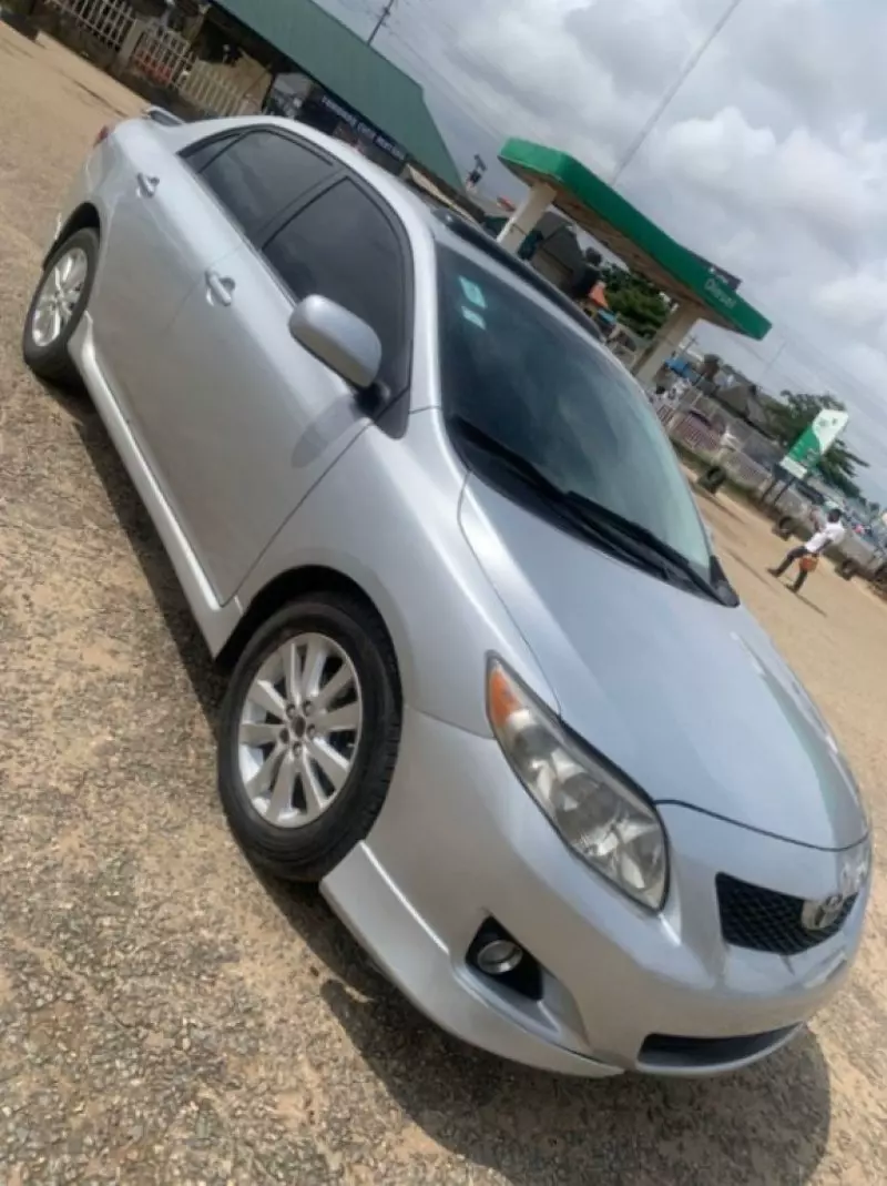 Toyota Corolla   - 2009